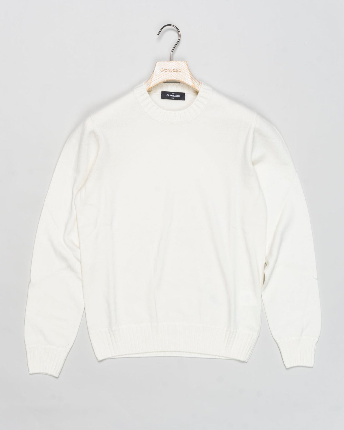 Article: 57106 / 20201
Color: 006 / Off White
Composition: 100% Cashmere (Felted)
Made in Italy Gran Sasso Felted Cashmere Crewneck / Off White