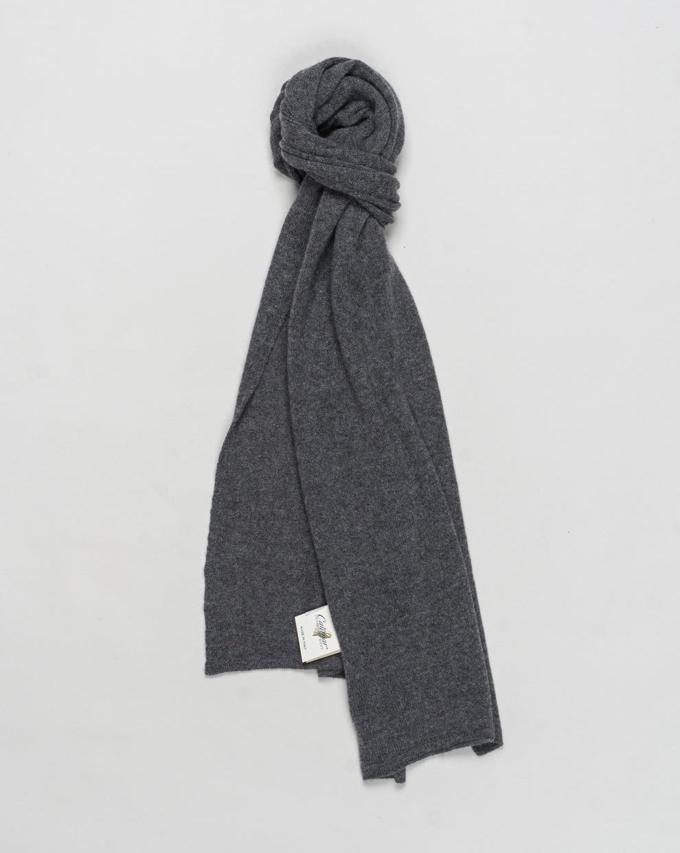 Composition: 100% Cashmere
Article: WS281
Color: Grey / 20450
Size: 190cmx35cm
Made in Italy Calimar Cashmere Scarf / Grey