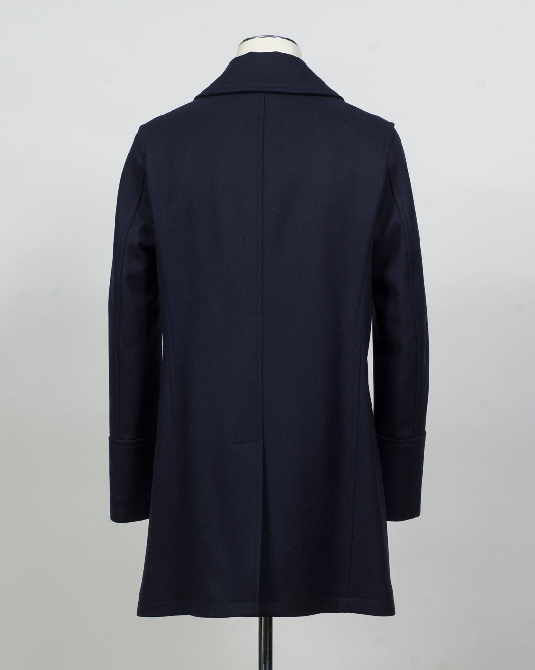 Back Length 92cm (Size 50)
Composition: 100% Wool
Lining: 100% Viscose
Padding: 100% Polyester
Model: 50092 Giaccone Genova Peacoat
Article: 7591
Color: 91 / Navy
Made in Italy Sealup Wool Peacoat / Navy
