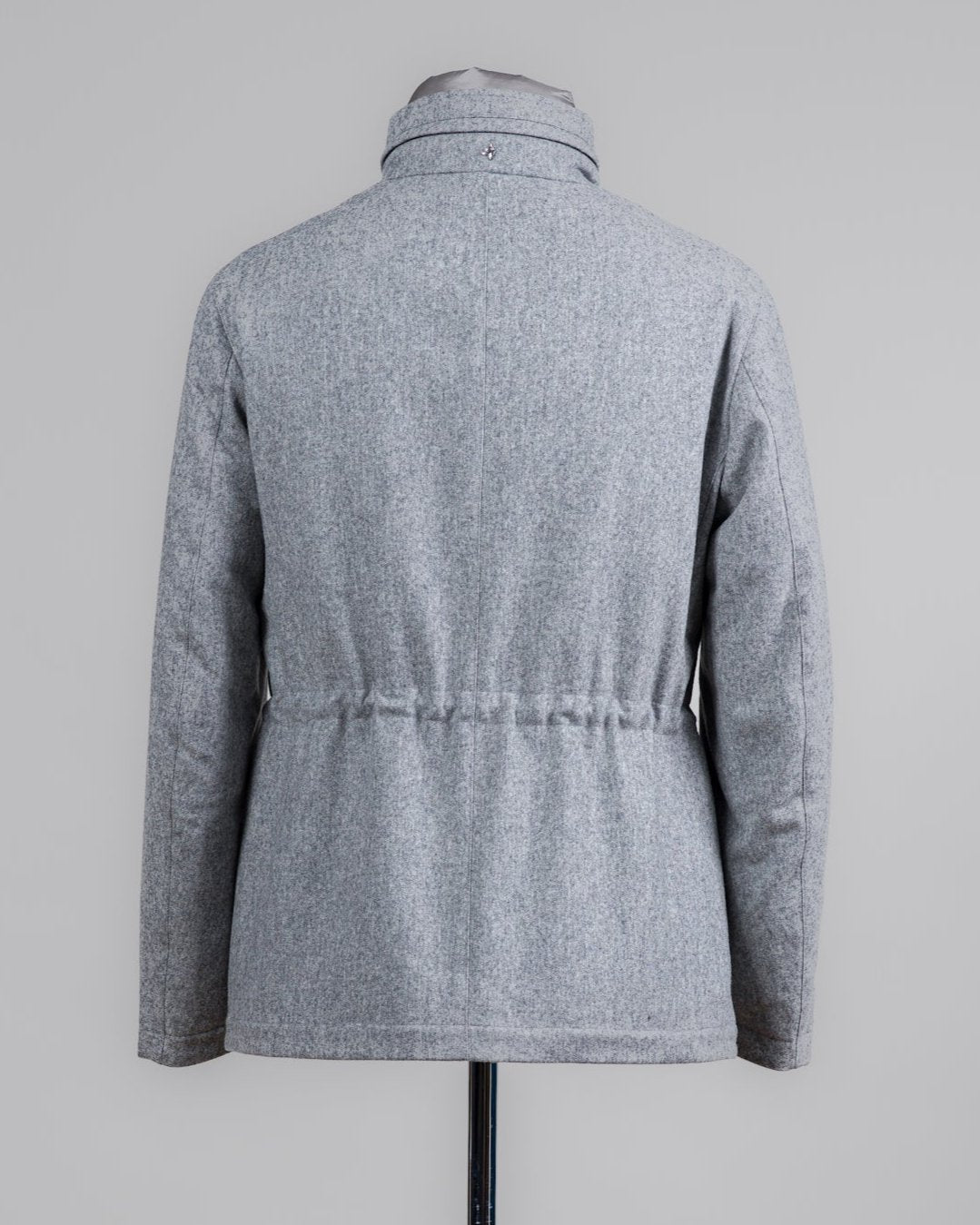 Article: F07MUCX536
Color: Light Grey / 242
Down insulated (Duck / 90% down, 10% feathers)
Outer fabric: 90% Wool 10% Polyamide
Lining 1: 100% Polyester
Lining 2: 100% Polyamide
4 pockets with flaps Montecore Flannel Field Down Jacket / Light Grey