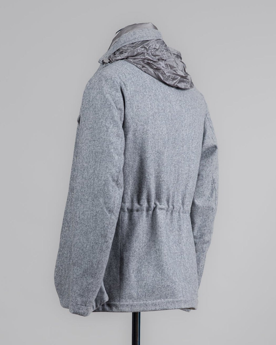 Article: F07MUCX536
Color: Light Grey / 242
Down insulated (Duck / 90% down, 10% feathers)
Outer fabric: 90% Wool 10% Polyamide
Lining 1: 100% Polyester
Lining 2: 100% Polyamide
4 pockets with flaps Montecore Flannel Field Down Jacket / Light Grey