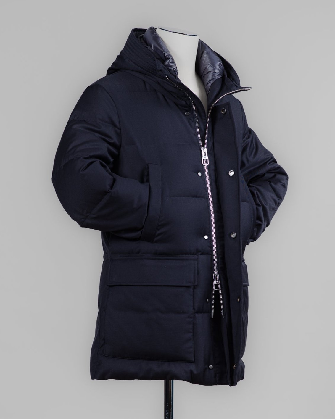 Article: F07MUCX738 Montecore Super 120's Wool Down Parka / Navy
Color: Navy / 89
Down insulated (Duck / 90% down, 10% feathers)
Outer fabric 100% Extra fine Merino Super 120's wool
Lining 1 (main) 100% pl
Lining 2 (Sleeve) 100% pa (Nylon)
4 pockets in front. 2 flapped patch pockets and 2 slanted hand warming pockets