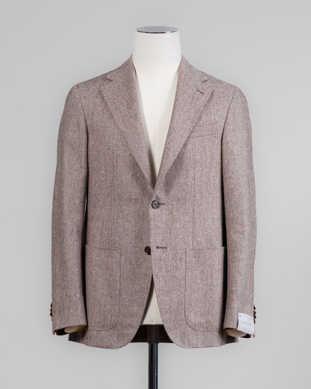 Caruso blazer impeccably tailored in Soragna, Parma, Italy.
Stunning lightness and ease of movement without losing the classic tailored elegance. These are some of the ingredients that make Italian tailoring world famous and you can find it all in Caruso garments.
Beautiful handmade detailing and naturally with a full canvas structure inside.
Full canvas
Fully lined
Unconstructed shoulder
Model: Aida
Composition: 90% Wool, 5% Silk, 3% Linen, 2% Cashmere
Color: 0570 / Light Brown Caru