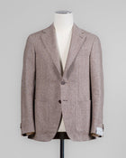 Caruso blazer impeccably tailored in Soragna, Parma, Italy.
Stunning lightness and ease of movement without losing the classic tailored elegance. These are some of the ingredients that make Italian tailoring world famous and you can find it all in Caruso garments. 
Beautiful handmade detailing and naturally with a full canvas structure inside.
Full canvas
Fully lined 
Unconstructed shoulder
Model: Aida
Composition: 90% Wool, 5% Silk, 3% Linen, 2% Cashmere
Color: 0570 / Light Brown Caru