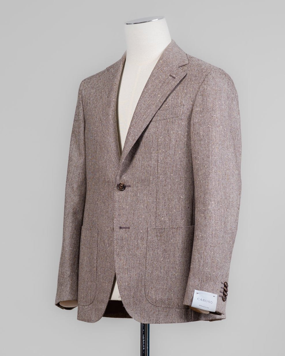 Caruso blazer impeccably tailored in Soragna, Parma, Italy.
Stunning lightness and ease of movement without losing the classic tailored elegance. These are some of the ingredients that make Italian tailoring world famous and you can find it all in Caruso garments.
Beautiful handmade detailing and naturally with a full canvas structure inside.
Full canvas
Fully lined
Unconstructed shoulder
Model: Aida
Composition: 90% Wool, 5% Silk, 3% Linen, 2% Cashmere
Color: 0570 / Light Brown Caru