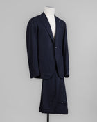 Composition: 99% Virgin wool Super 100's 1% Elastane
Modello: Monte Carlo / 2SMC22K01
Color: Navy / Bello 1110
Unconstructed shoulder
Unlined
2 Buttons
Notch lapel
Patch pockets
Side vents
Belt loops
Flat front
Made in Martina Franca, Italy Tagliatore Flannel Suit / Navy