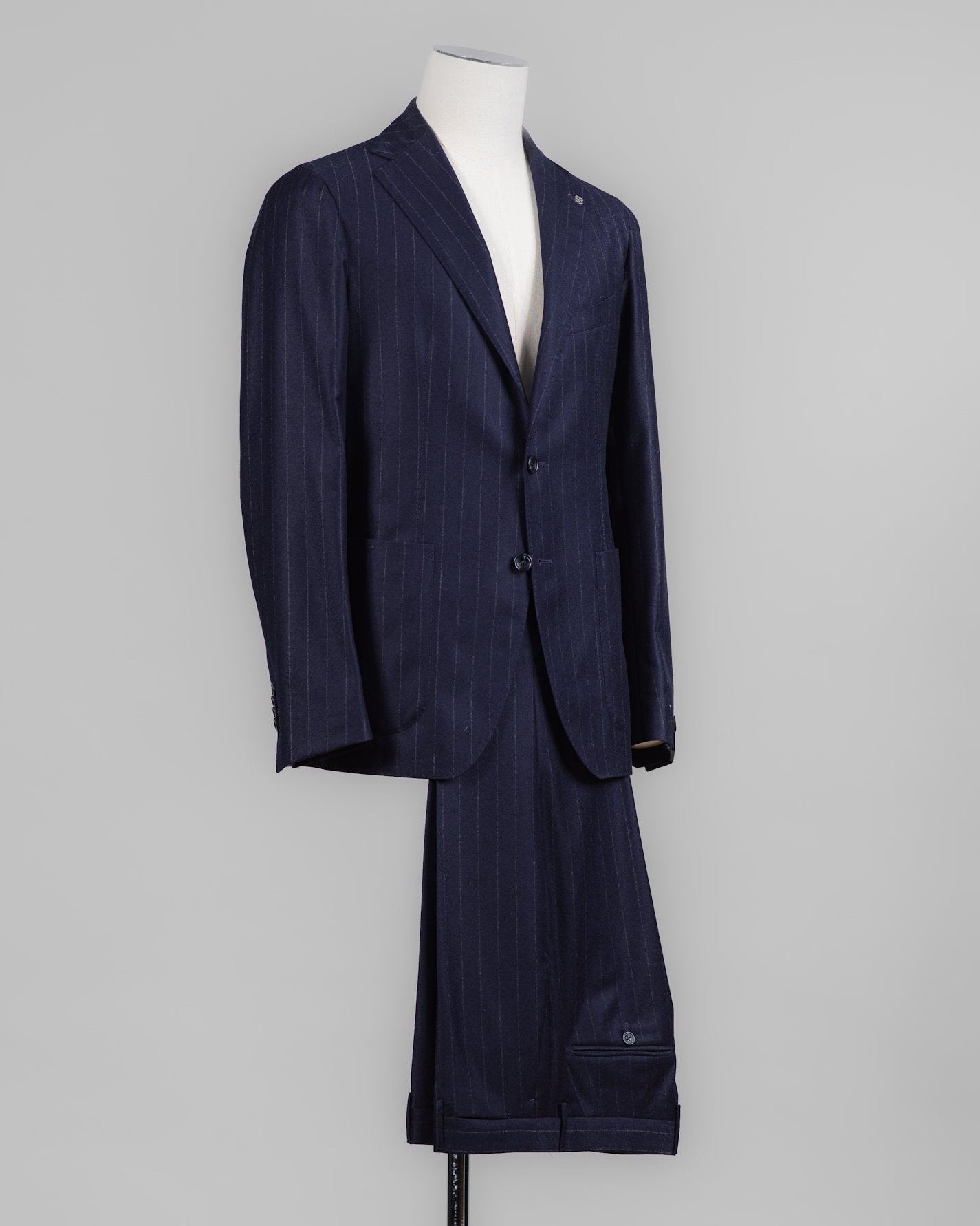 Composition: 100% Virgin wool Super 110's
Modello: Monte Carlo / 2SMC22K01
Color: Navy / B1263
Unconstructed shoulder
Unlined
2 Buttons
Notch lapel
Patch pockets
Side vents
Belt loops
Flat front
Made in Martina Franca, Italy Tagliatore Chalkstripe Flannel Suit / Navy