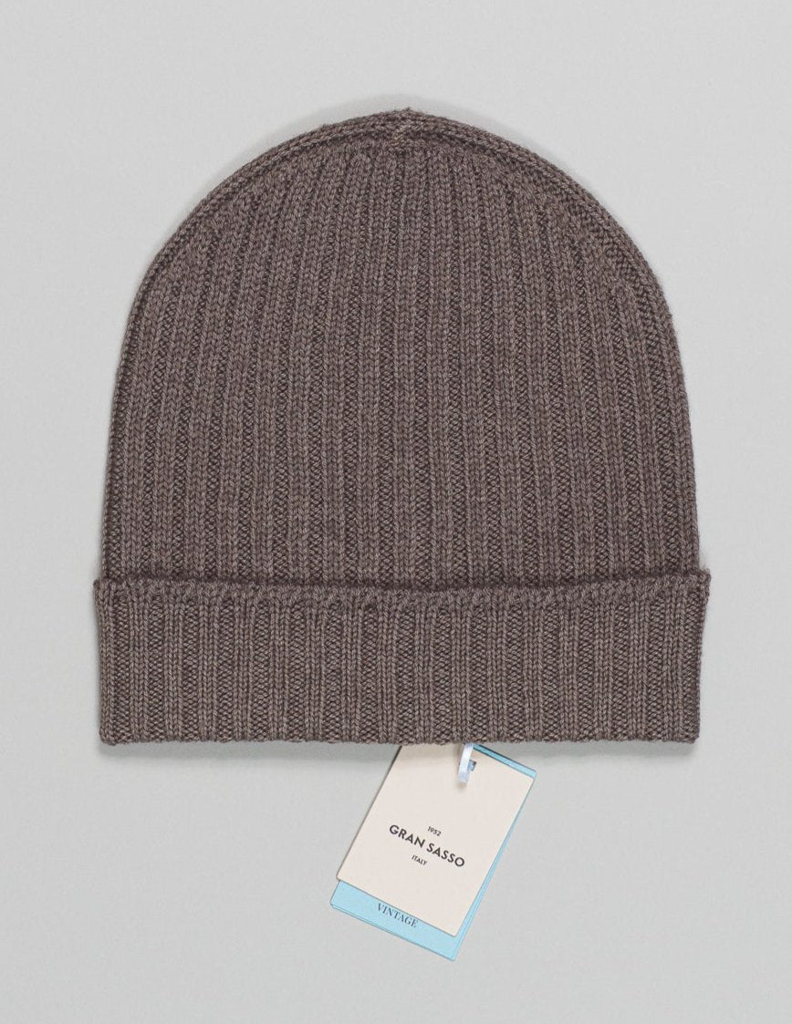 Article: 23190/22700
Color: 012 / Taupe
Composition: 100% Virgin Wool
Vintage (Washed)
Made in Italy Gran Sasso Vintage Merino Wool Beanie / Taupe
