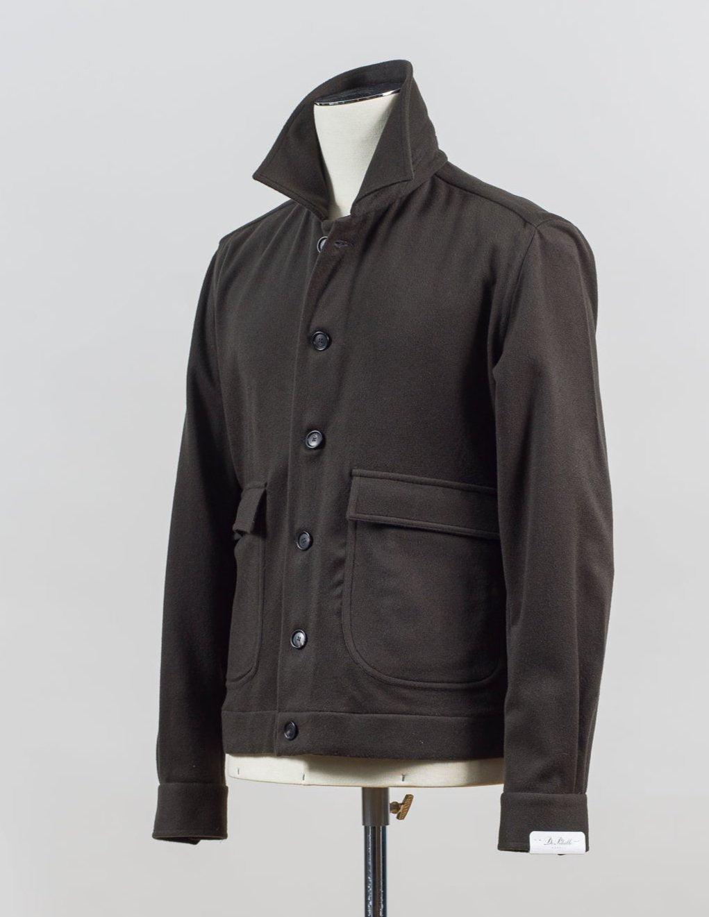 Two patch pockets with flaps
Model: Bomber
Article: TW22148U
Color: 5420 / Dark Green
Composition: 90% Virgin Wool 10% Cashmere
Made in Italy De Petrillo Wool & Cashmere Bomber / Dark Green