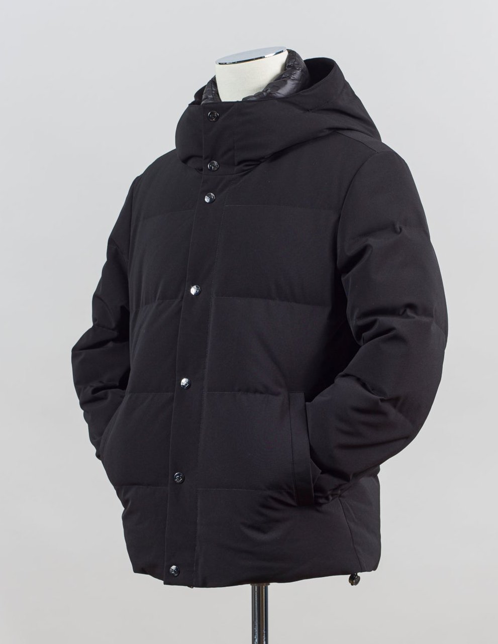 Article: F07MUCX742
Color: Black / 99
Down insulated (Duck / 90% down, 10% feathers)
Outer fabric: 91% Polyester 9% Elastan
Lining: 100% pa (Nylon)
2 slanted pockets Montecore Hooded Down Jacket / Black