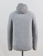 Regular fit
Corncob stitching
Gauge 3
Removable bib with hood and two-way hood zip
Button fastening
Water-repellent treatment
Welt pockets
Padded with wadding
Article: MC000150U 70016 
Main Fabric: 100% Wool
Padding: 100% Polyester
Color: 9404 / Light Grey Herno Infinity Wool & Ecoage Cardigan / Light Grey