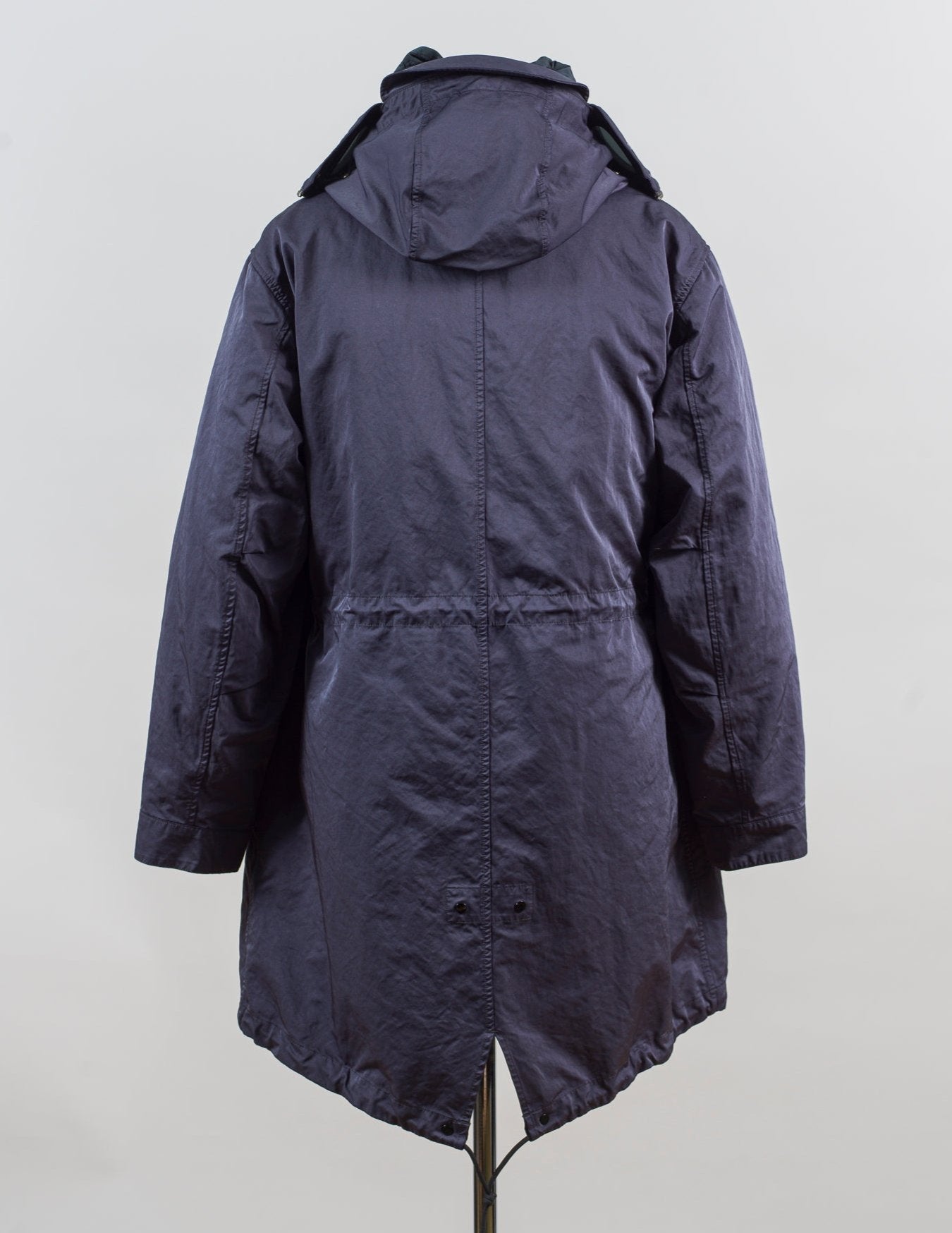 External fabric: 66% Polyester 34% Polyamide
Real Corozo buttons
Article: 17CMOW227A 110089G
Color: Black Sand / 995
Detachable down layer
External Fabric: 100% Polyamide
Lining: 100% Polyamide
Filling: 90% Grey duck down 10% feather C.P. Company Micro Kei Explorer Jacket / Black Sand