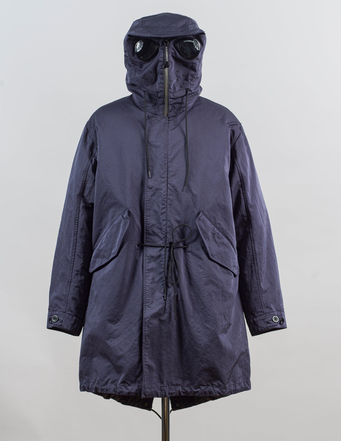 External fabric: 66% Polyester 34% Polyamide
Real Corozo buttons
Article: 17CMOW227A 110089G
Color: Black Sand / 995
Detachable down layer
External Fabric: 100% Polyamide
Lining: 100% Polyamide
Filling: 90% Grey duck down 10% feather C.P. Company Micro Kei Explorer Jacket / Black Sand