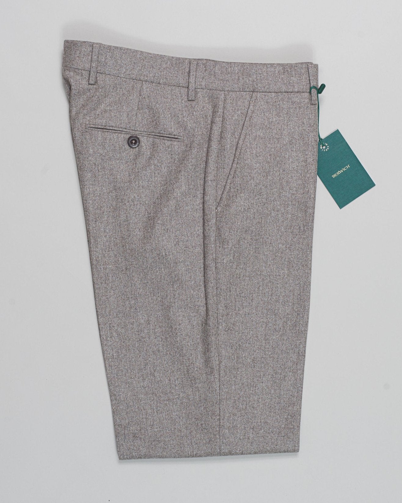 Model: Sauma20
Flat front
Front pockets: slanted
Belt loops
3,5cm turn ups
Article: vb1504
Color: Beige
Composition: 100% virgin wool natural stretch
Made in Martina Franca, Italy Berwich VBC Flannel Trousers / Beige