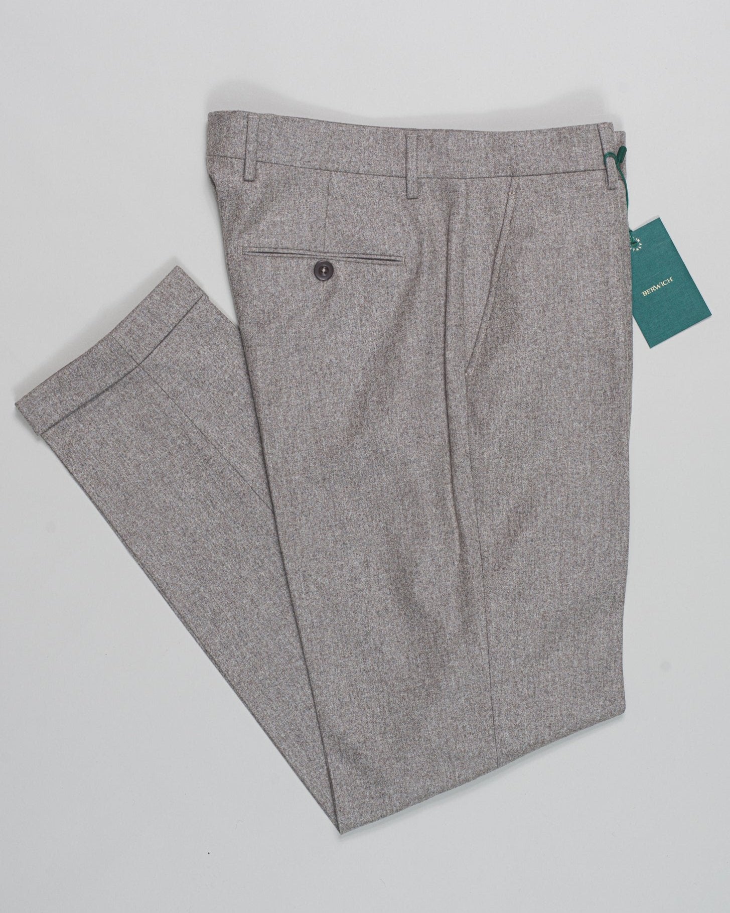 Model: Sauma20
Flat front
Front pockets: slanted
Belt loops
3,5cm turn ups
Article: vb1504
Color: Beige
Composition: 100% virgin wool natural stretch
Made in Martina Franca, Italy Berwich VBC Flannel Trousers / Beige