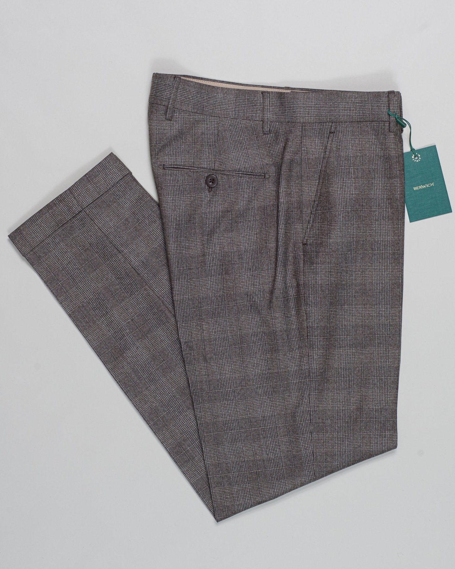 Model: Sauma20
Flat front
Front pockets: slanted
Belt loops
3,5cm Turn ups
Article: mz1875
Color: Brown
Composition: 100% Virgin wool natural stretch
Made in Martina Franca, Italy Berwich Prince of Wales Flannel Trousers / Brown