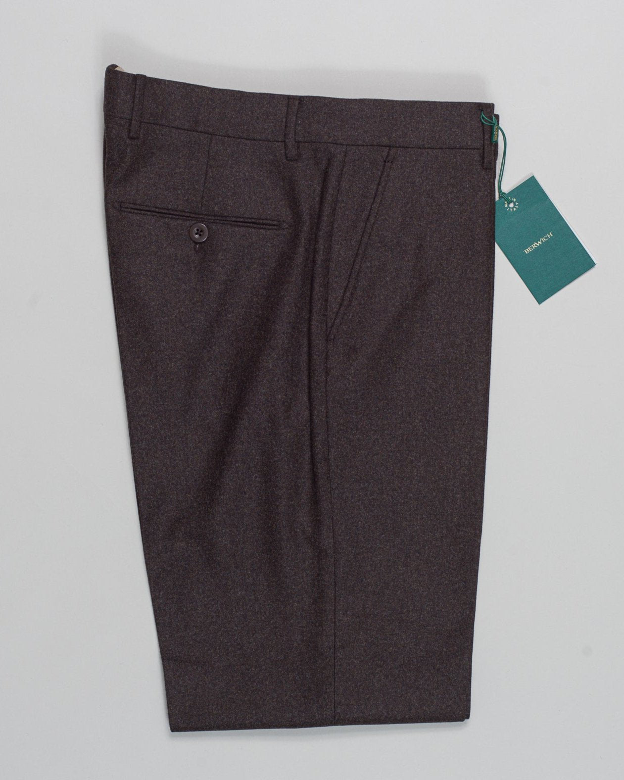 Model: Sauma20
Flat front
Front pockets: slanted
Belt loops
3,5cm turn ups
Article: vb1504
Color: Brown
Composition: 100% virgin wool natural stretch
Made in Martina Franca, Italy Berwich VBC Flannel Trousers / Brown