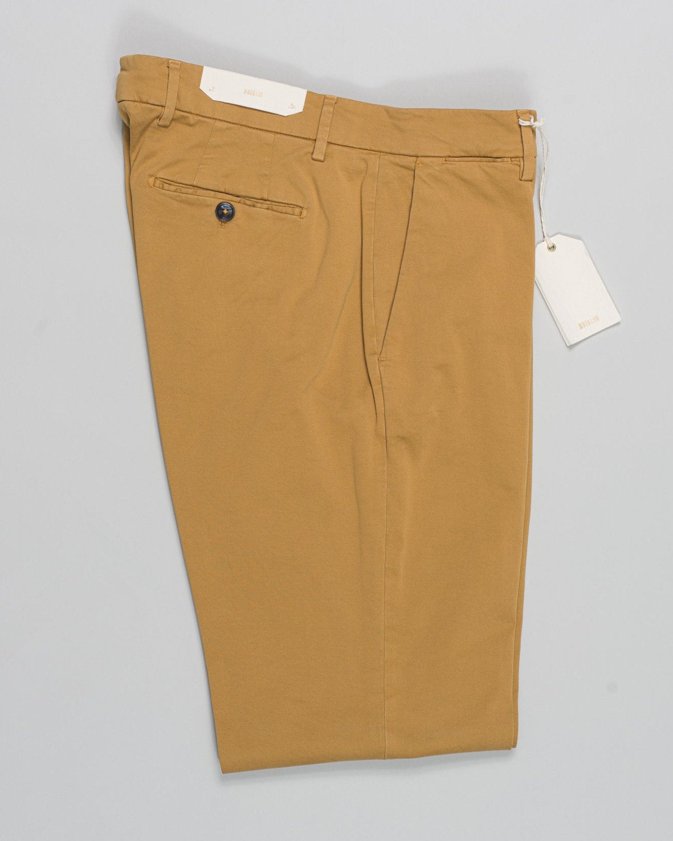 Article: 424008
Color: Yellow / 54
Composition: 97% Cotton 3% Spandex
Flat front
Slanted side pockets
Beltloops
Beautiful color and broken in look and feel achieved by Garment dying process
Regular fit
1/2 hem 20cm (Size 50)
Made in Naples, Italy Briglia Soho Garment Dyed Chinos / Yellow