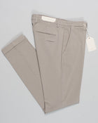 Article: 424009
Color: Light Taupe / 53
Composition: 97% Cotton 3% Elastan
Flat front
Slanted side pockets
Beltloops
Beautiful color and broken in look and feel achieved by Garment dying process
1/2 hem 17,5cm (Size 50)
Made in Naples, Italy Briglia Garment Dyed Chinos / Light Taupe