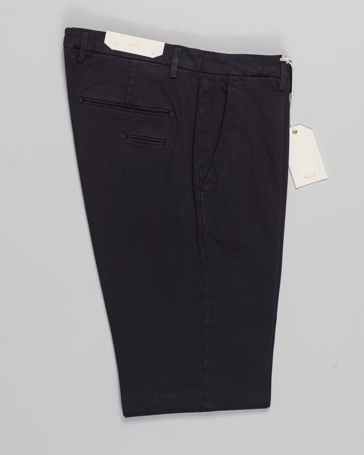 Article: 424009
Color: Black / 10
Composition: 97% Cotton 3% Elastan
Flat front
Slanted side pockets
Beltloops
Beautiful color and broken in look and feel achieved by Garment dying process
1/2 hem 17,5cm (Size 50)
Made in Naples, Italy Briglia Garment Dyed Chinos / Black