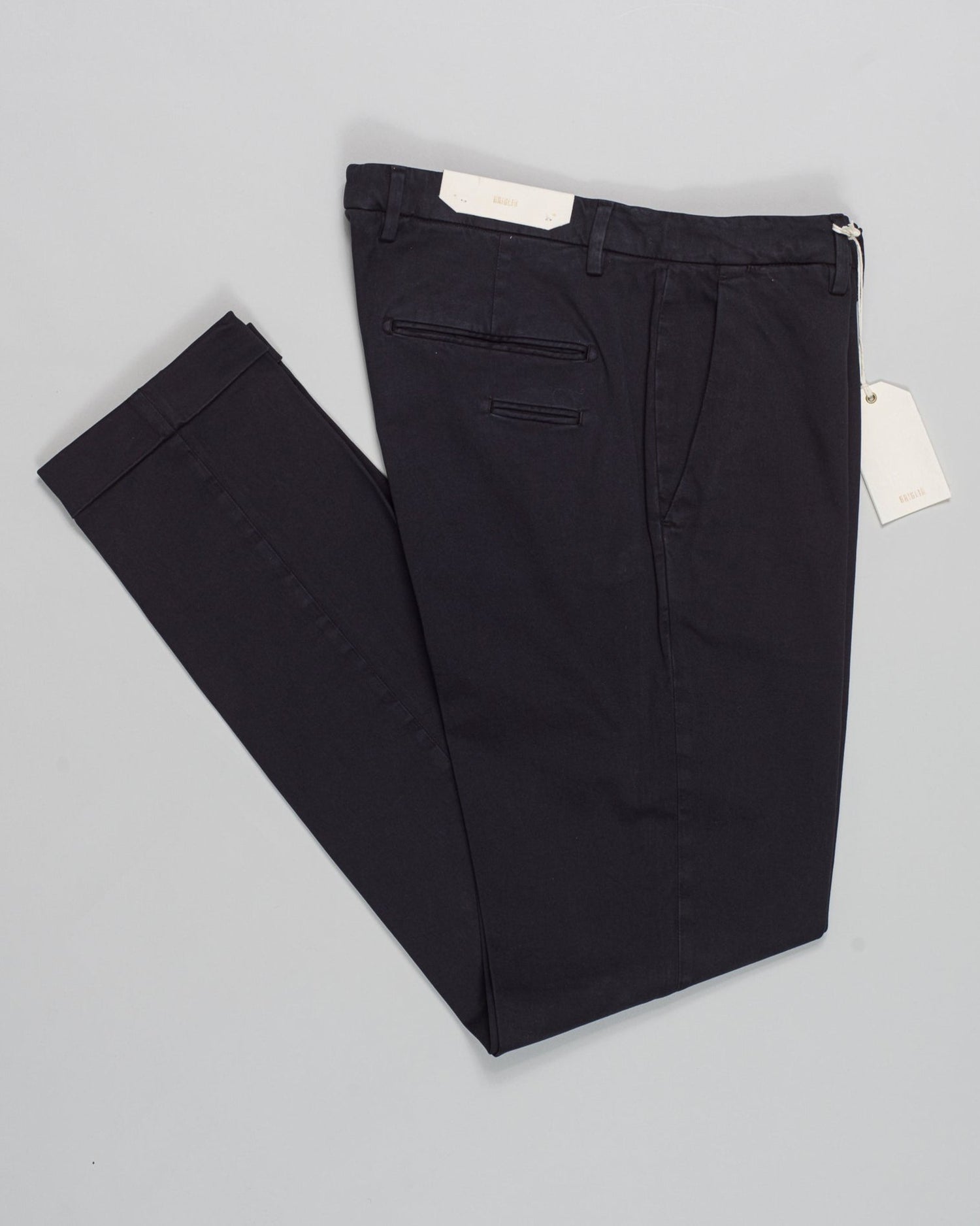 Article: 424009
Color: Black / 10
Composition: 97% Cotton 3% Elastan
Flat front
Slanted side pockets
Beltloops
Beautiful color and broken in look and feel achieved by Garment dying process
1/2 hem 17,5cm (Size 50)
Made in Naples, Italy Briglia Garment Dyed Chinos / Black