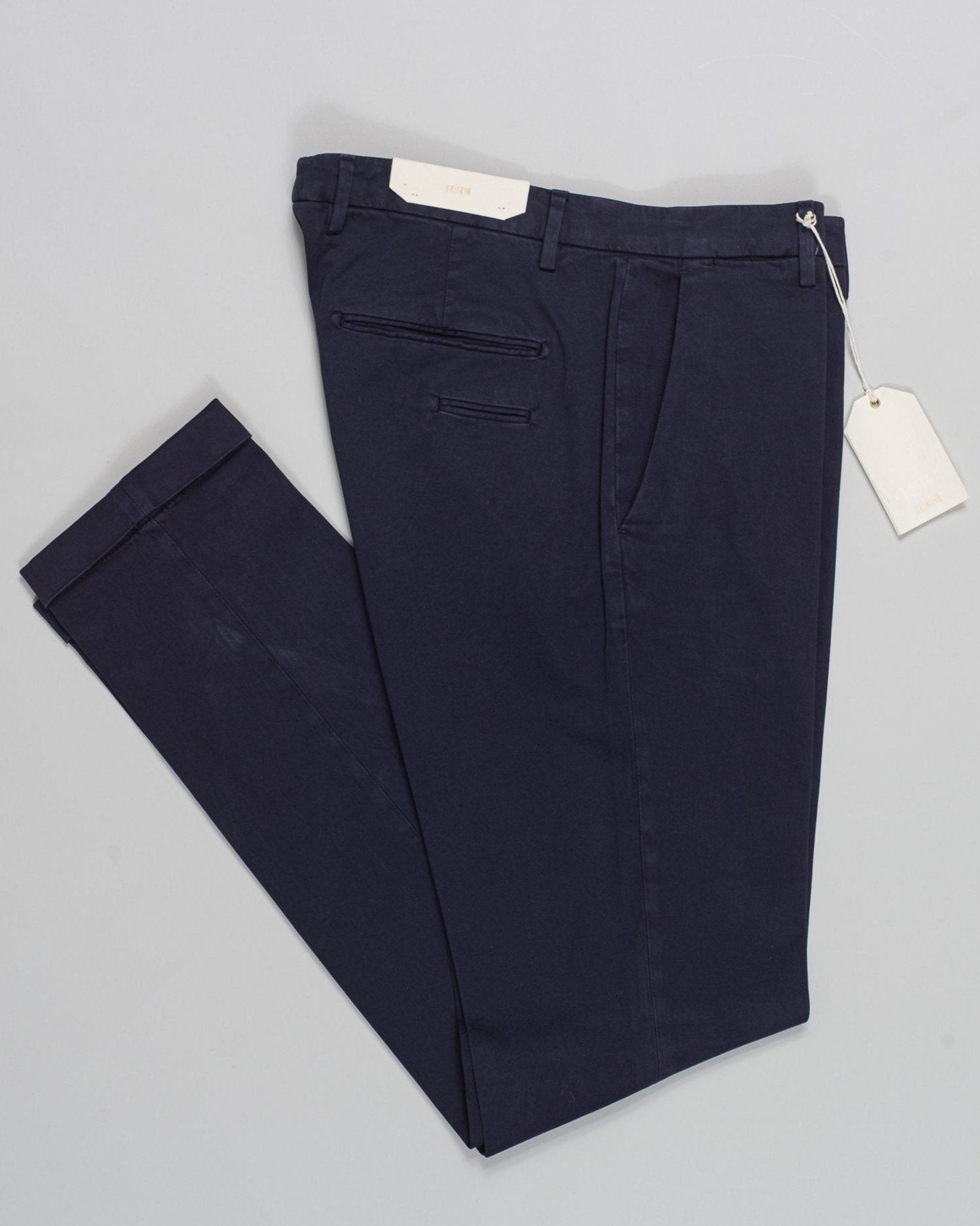 Article: 424009
Color: Navy / 11
Composition: 97% Cotton 3% Elastan
Flat front
Slanted side pockets
Beltloops
Beautiful color and broken in look and feel achieved by Garment dying process
1/2 hem 17,5cm (Size 50)
Made in Naples, Italy Briglia Garment Dyed Chinos / Navy