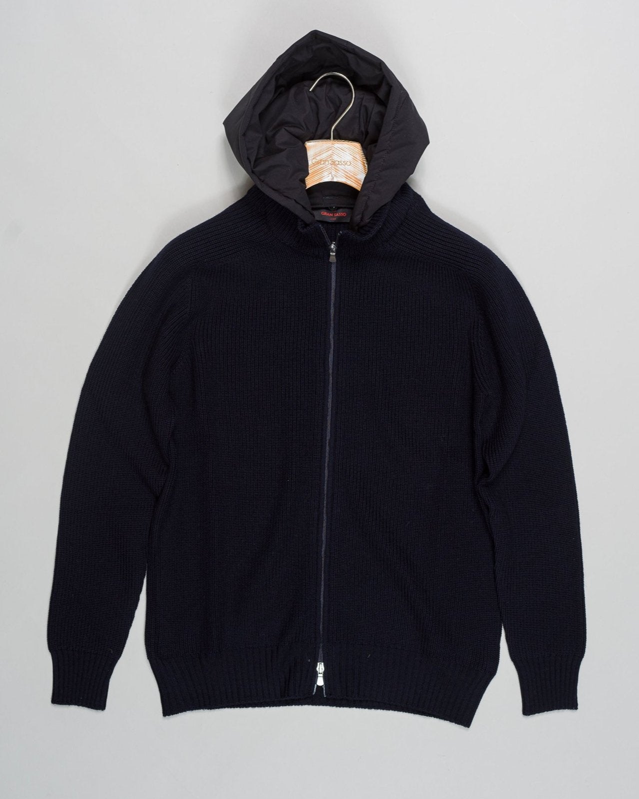 Gran Sasso Rain Wool zipped hoodie. Rain wool water-repellent treatment makes this garments water resistant.
Body 100% wool, Hood 100% Nylon
Garment has been treated with TEFLON™ fabric protector applied by Zegna Baruffa Lane Borgosesia
Full Zip closure
Removable hood
Ribbed hem and cuffs
Article: 24117/24643
Colore: 598 / Navy
Made in Italy Gran Sasso Rain Wool Hoodie / Navy