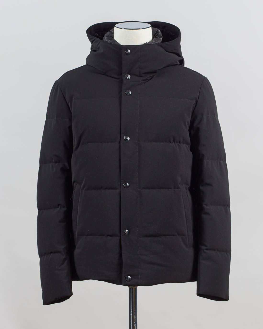 Article: F07MUCX742
Color: Black / 99
Down insulated (Duck / 90% down, 10% feathers)
Outer fabric: 91% Polyester 9% Elastan
Lining: 100% pa (Nylon)
2 slanted pockets Montecore Hooded Down Jacket / Black