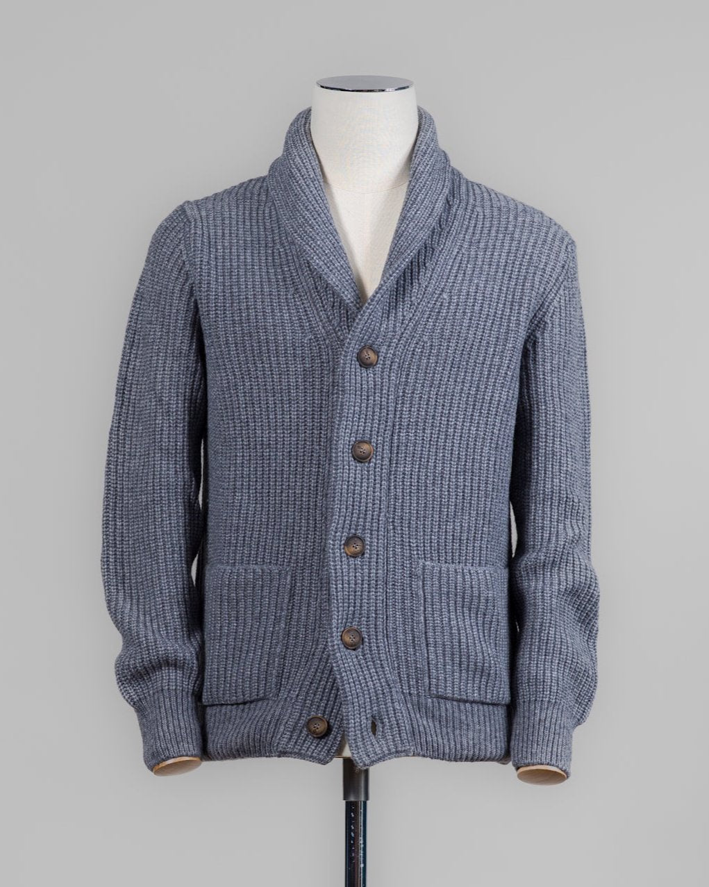 Gran Sasso Ribbed Shawl Collar Cardigan / Grey Article: 13199/19101
Color: 070 / Grey
Composition: 70% Virgin Wool 30% Polyamide
Made in Italy Gran Sasso Ribbed Shawl Collar Cardigan / Grey