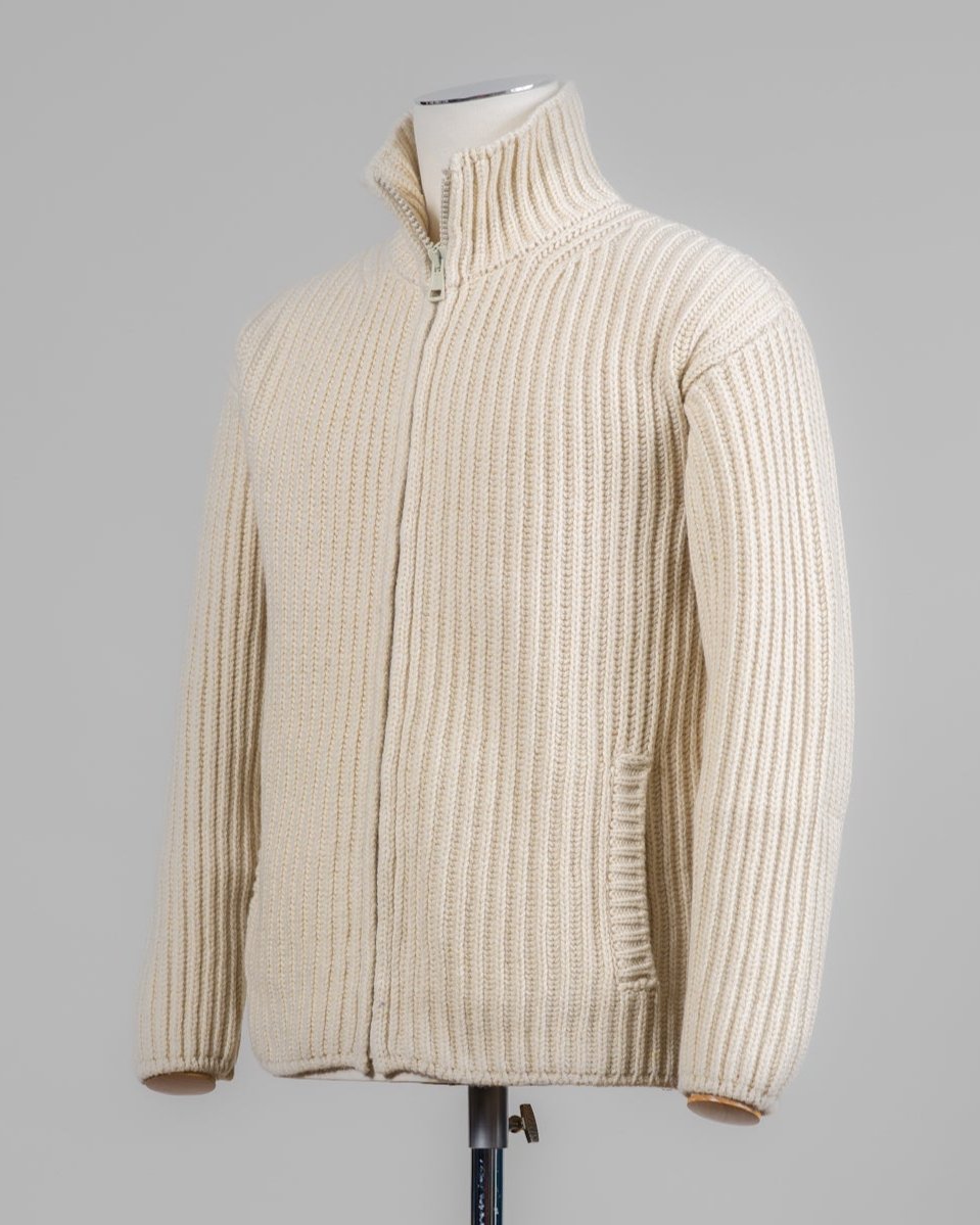 Model: Full Zip Jacket
Article: M40 BIS
Color: Ecru
Composition: 90% Merino Wool 10% Cashmere
Made in Florence, Italy G.R.P. Firenze Heavy Full-Zip Knit Jacket / Ecru