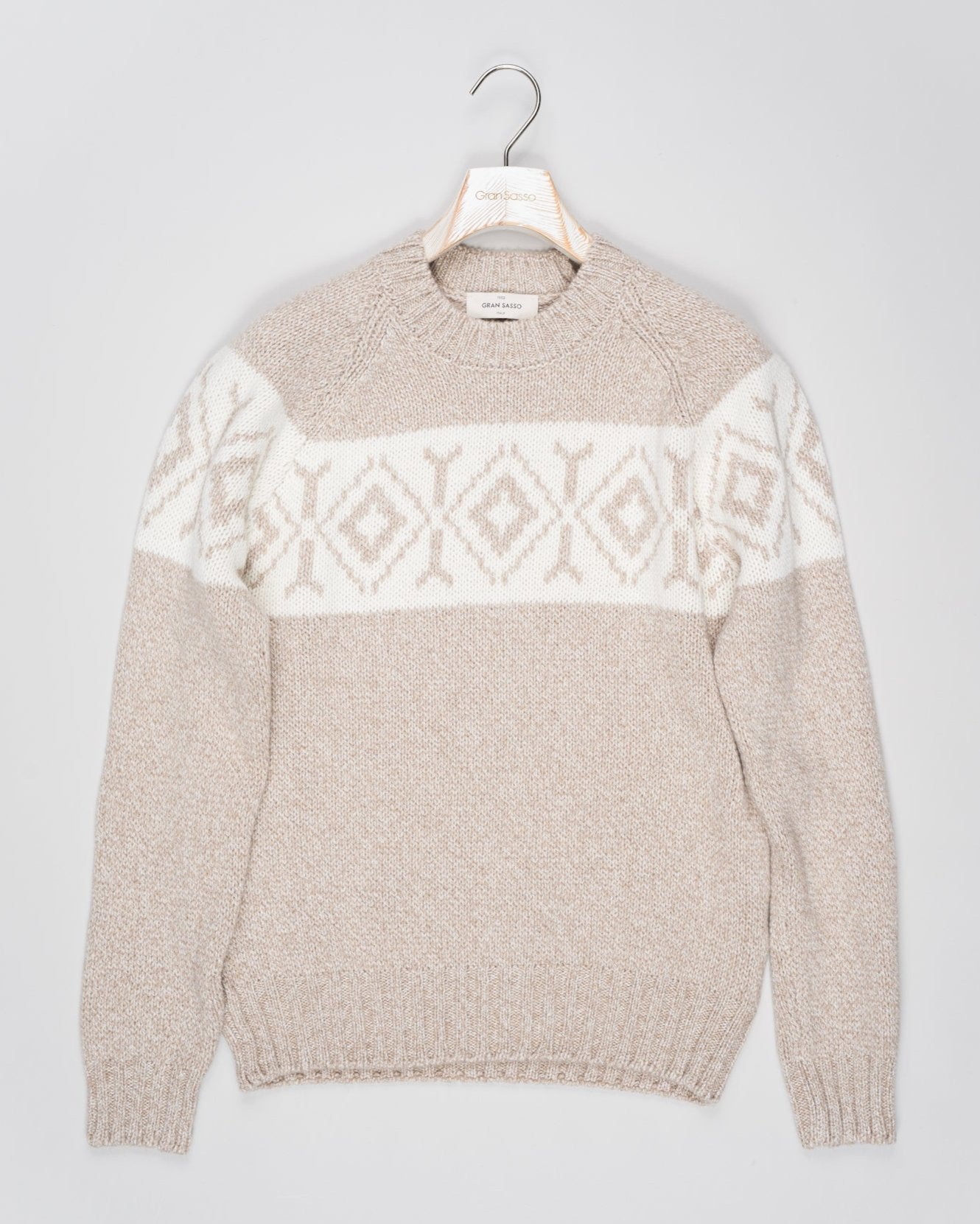 Article: 10170/15707
Color: 110 / Beige
Composition: 97% Eco-Cashmere 3% Virgin Wool
Made in Italy Gran Sasso Eco-Cashmere Crew Neck / Beige