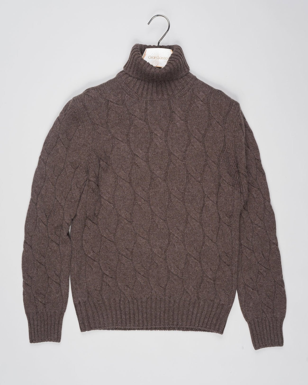 Classic version of a heavy roll neck with a beautiful knitted cable pattern. Warm and comfortable for the cold season.
Article: 13115/19659
Color: 184 / Brown
Composition: 80% Virgin Wool 10% Cashmere 10% Viscose
Made in Italy Gran Sasso Cable Knit Roll Neck / Brown
