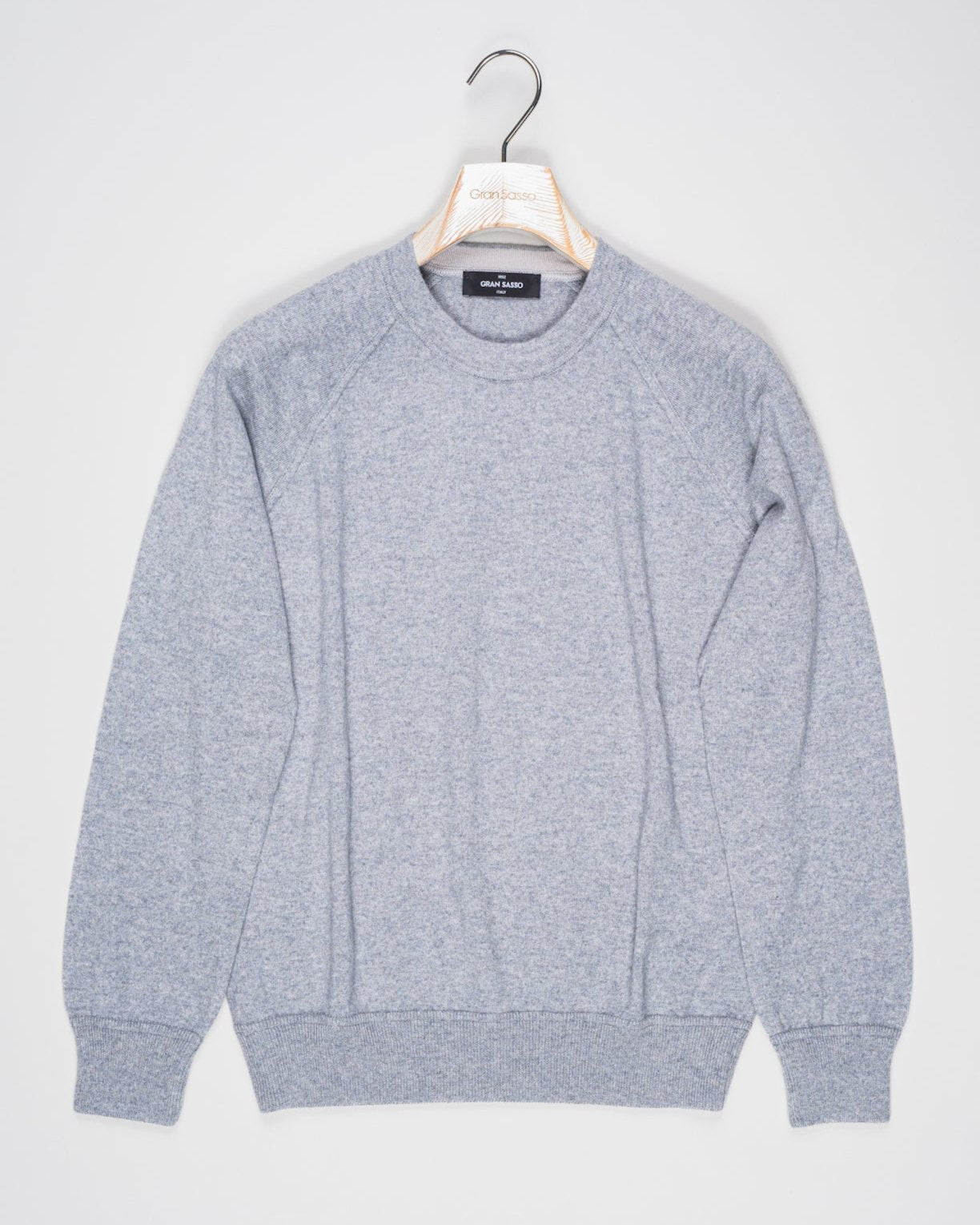 Article: 57143/15547
Color: 061 / Light Grey
Composition: 100% Cashmere
Made in Italy Gran Sasso Cashmere Sweat Shirt / Light Grey