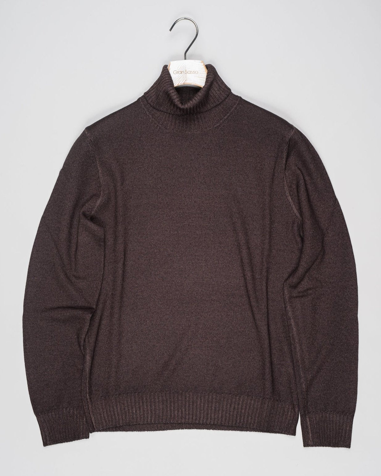 Article: 23197/31712
Color: 308 / Dark Brown
Composition: 100% Virgin Wool
Made in Italy Gran Sasso Vintage Merino Roll Neck / Dark Brown