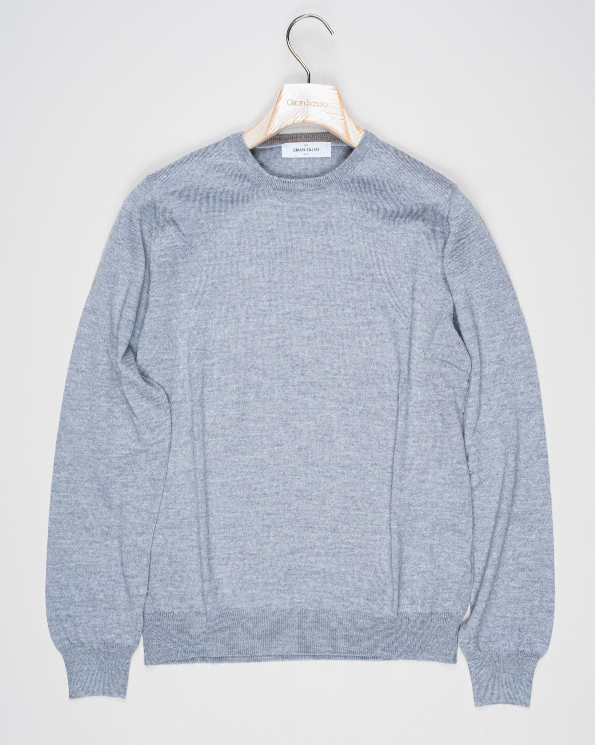 Article: 55167/14290
Color: 071 / Light Grey
Composition: 100% Virgin Wool (Extrafine Merino)
Made in Italy Gran Sasso Merino Crew Neck / Light Grey