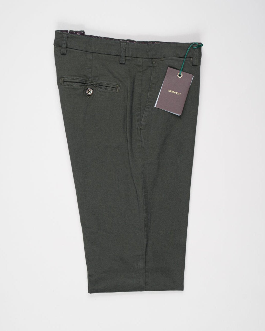 Model: vulcano23-GD
Flat front
Garment Dyed
Front pockets: slanted
Belt loops
Article: xgab
Color: Militare
Composition: 98% Cotton 2%Elastan
Made in Martina Franca, Italy Berwich Garment Dyed Cotton Chinos / Militare