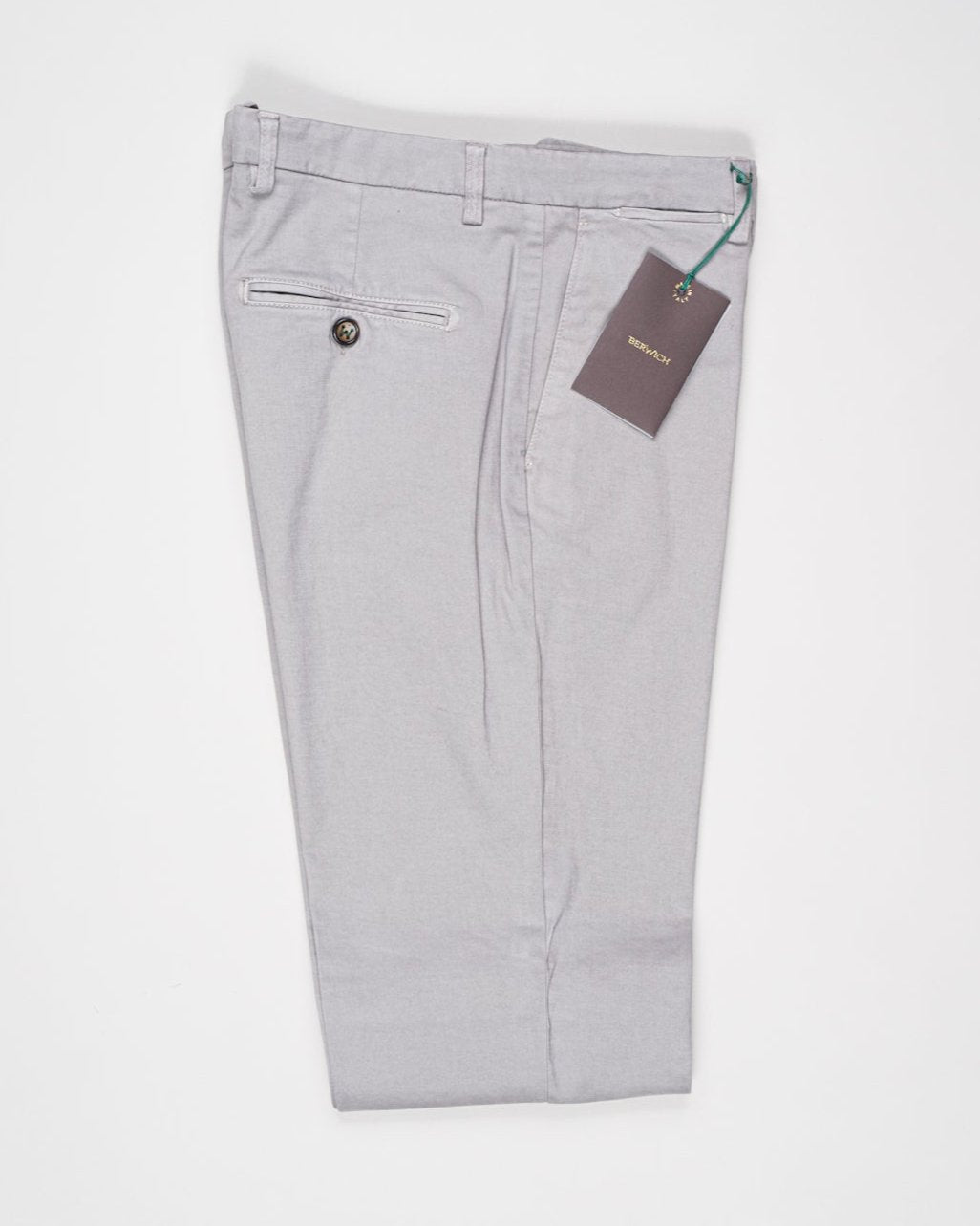 Model: vulcano23-GD
Flat front
Garment Dyed
Front pockets: slanted
Belt loops
Article: xgab
Color: Conza
Composition: 98% Cotton 2%Elastan
Made in Martina Franca, Italy Berwich Garment Dyed Cotton Chinos / Conza
