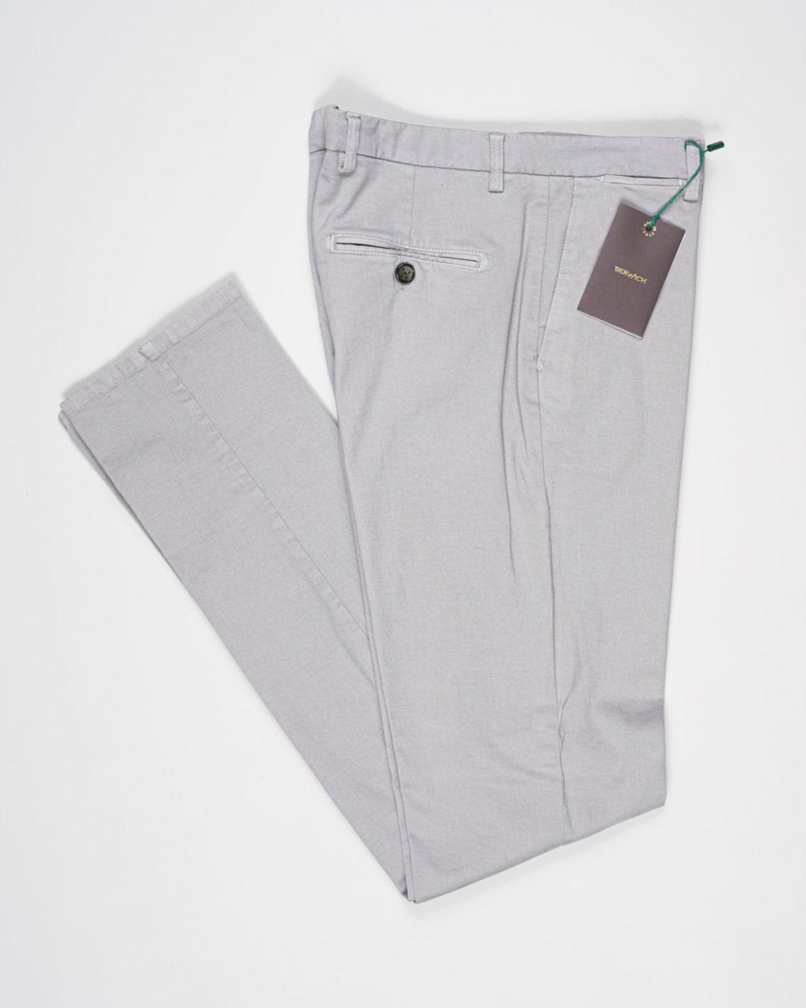 Model: vulcano23-GD
Flat front
Garment Dyed
Front pockets: slanted
Belt loops
Article: xgab
Color: Conza
Composition: 98% Cotton 2%Elastan
Made in Martina Franca, Italy Berwich Garment Dyed Cotton Chinos / Conza
