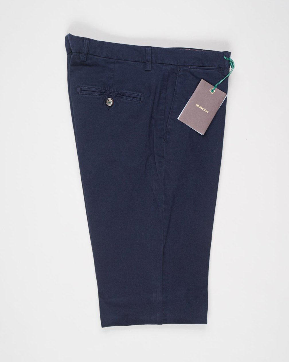 Model: vulcano23-GD
Flat front
Garment Dyed
Front pockets: slanted
Belt loops
Article: xgab
Color: Navy
Composition: 98% Cotton 2%Elastan
Made in Martina Franca, Italy Berwich Garment Dyed Cotton Chinos / Navy