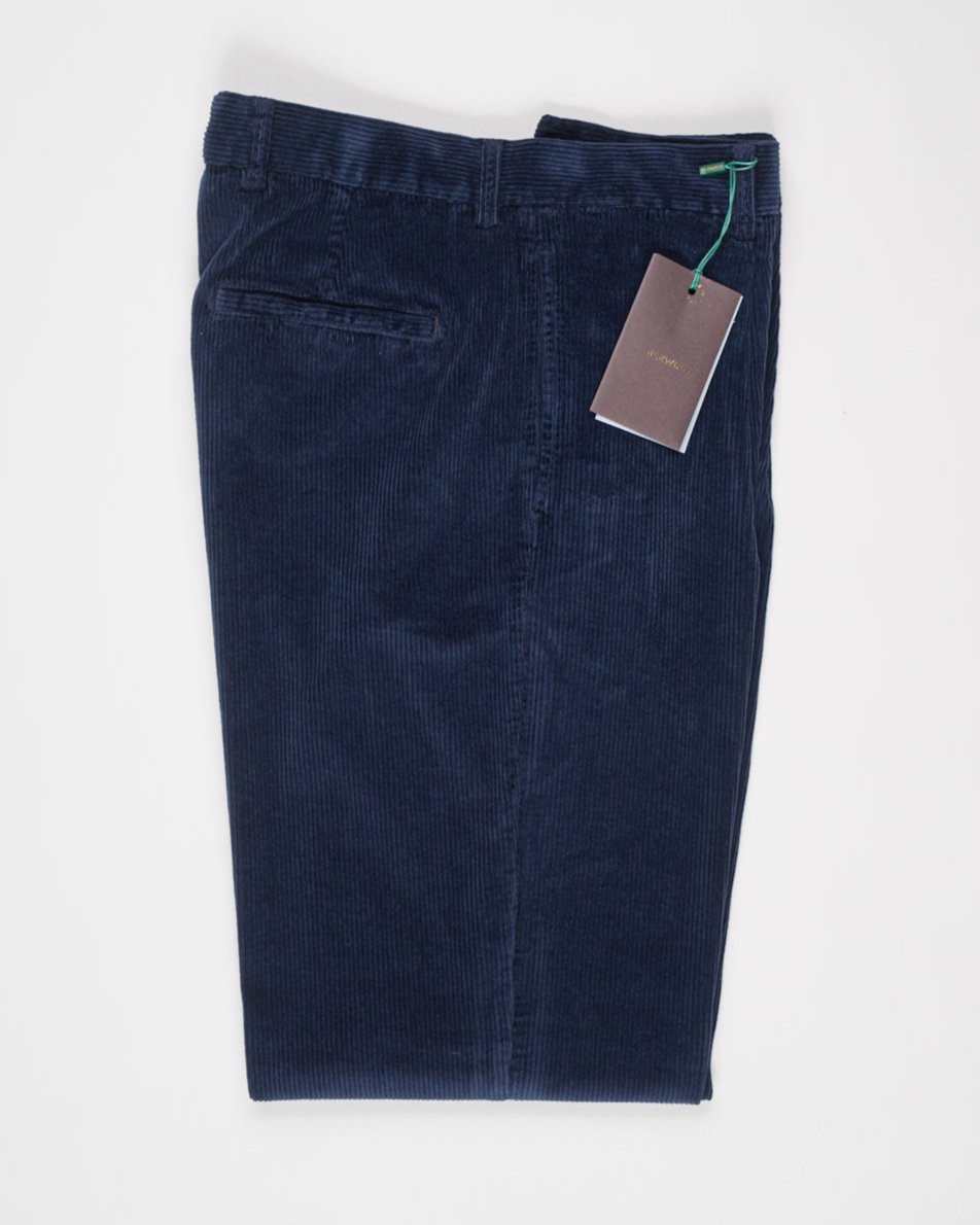 Model: Chiaia long
Single pleat
Front pockets: seam
Back pockets: welted
Hemming: 5cm turn ups
Article: dv0500x
Color: Navy
Composition: 98% Cotton 2% Elastan
Made in Martina Franca, Italy Berwich Garment Dyed Corduroy Trousers / Navy