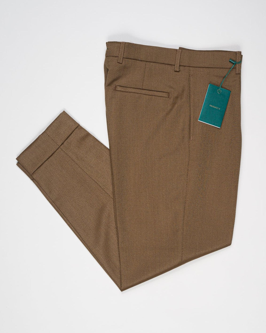 Model: Chiaia long
Single pleat
Front pockets: seam
Back pockets: welted
Hemming: 5cm turn ups
Color: Camel
Article: ca1986
Composition: 100% Covert virgin wool
Made in Martina Franca, Italy Berwich Covert Wool Trousers / Camel