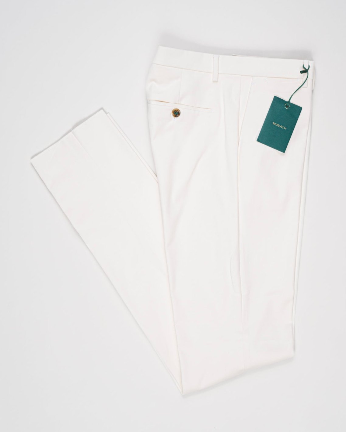 Model: vulcano23
Flat front
Front pockets: slanted
Belt loops
Unfinished hem
Article: ts1620x
Color: White
Composition: 98% Cotton 2%Elastan
Made in Martina Franca, Italy Berwich Cotton Chinos / White