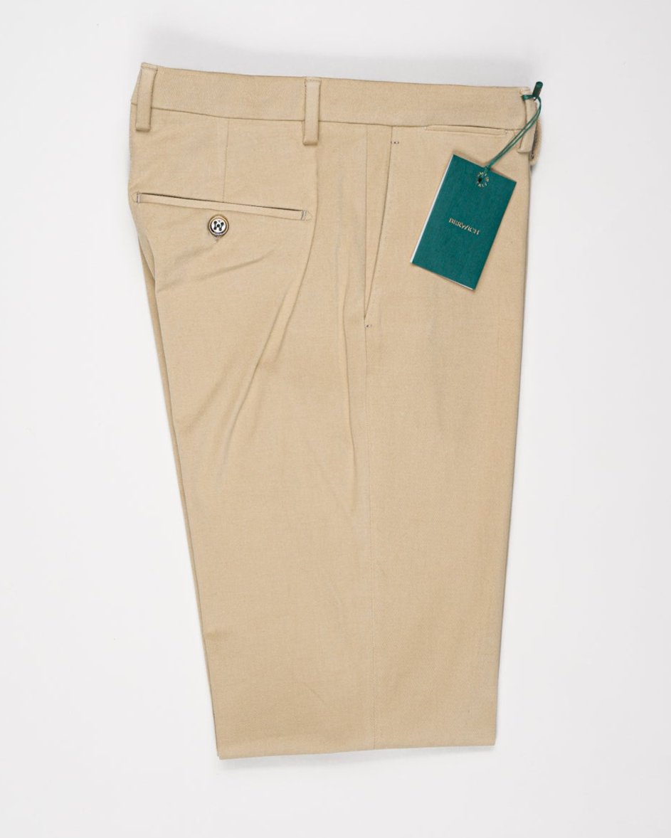 Model: vulcano23
Flat front
Front pockets: slanted
Belt loops
Unfinished hem
Article: ts1620x
Color: Beige
Composition: 98% Cotton 2%Elastan
Made in Martina Franca, Italy Berwich Cotton Chinos / Beige