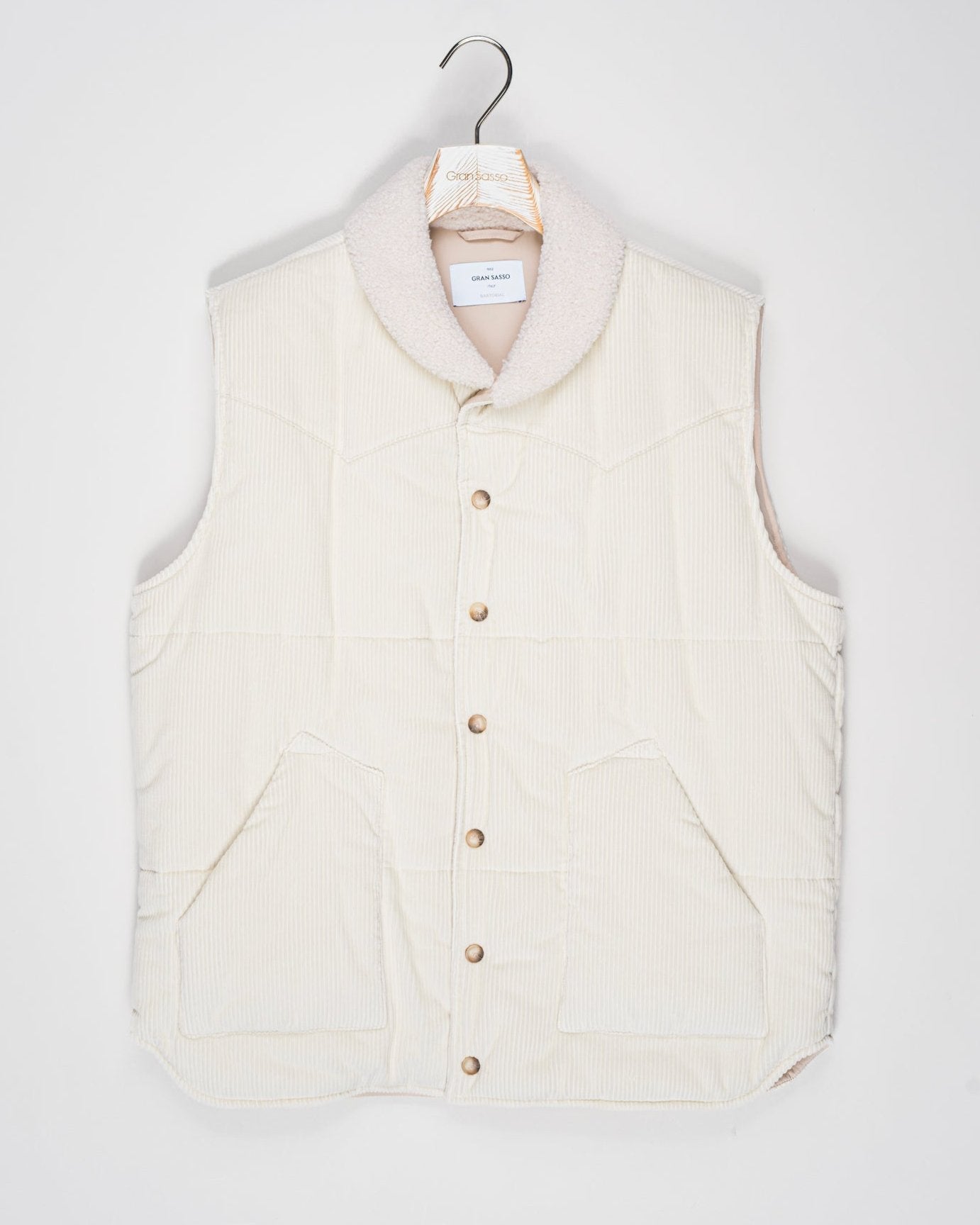 Snap Buttons
Article: 78143/52212
Outer: 100% Cotton
Padding: 100% Polyester
Color: 005 / Off White
Made in Italy Gran Sasso Corduroy Vest / Off White