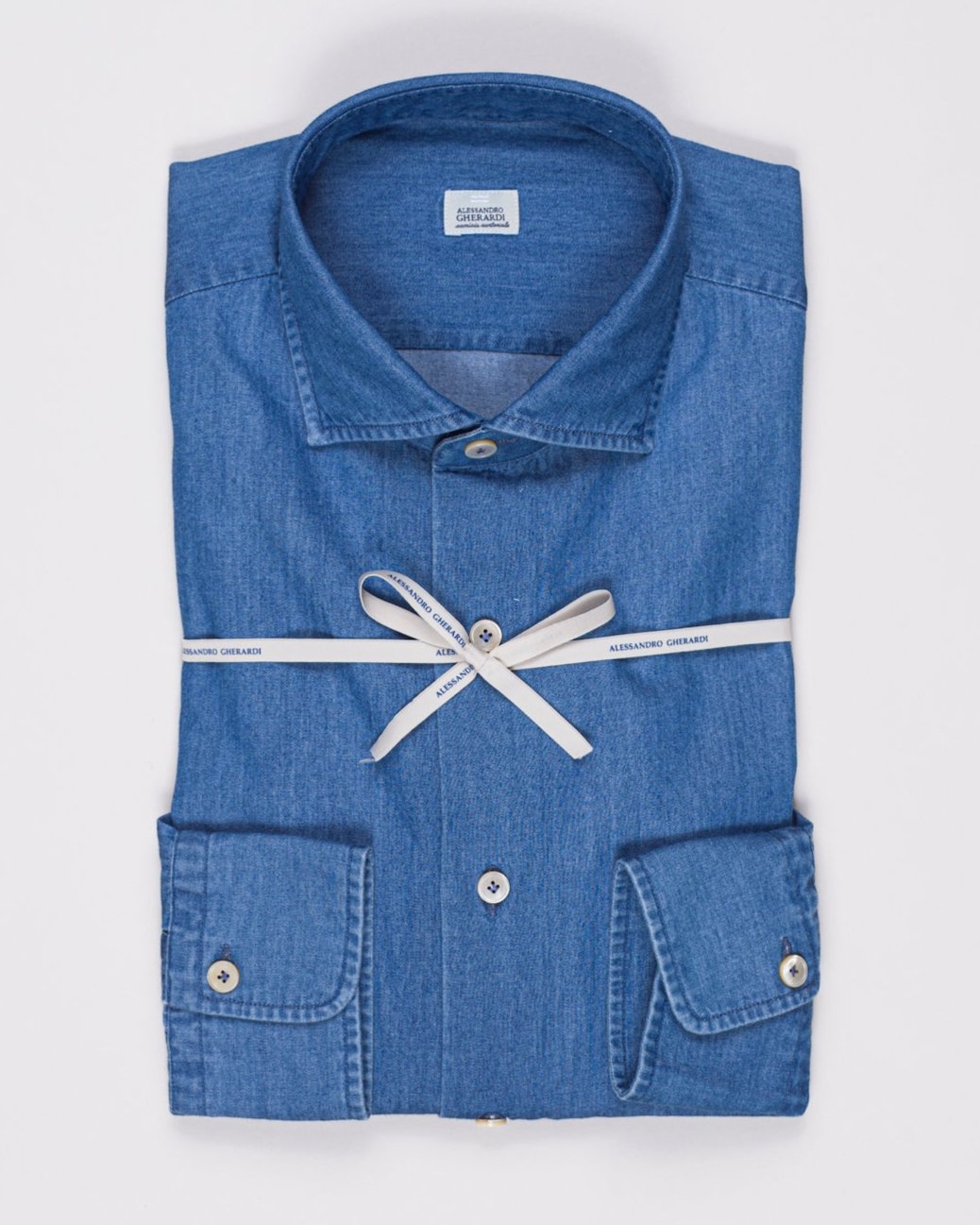 Composition: 100% Cotton
Article: 10AT 679
Color: Dark Blue
Removable collarbones
Single cuffs
Made in Italy Alessandro Gherardi Denim Shirt / Dark Blue