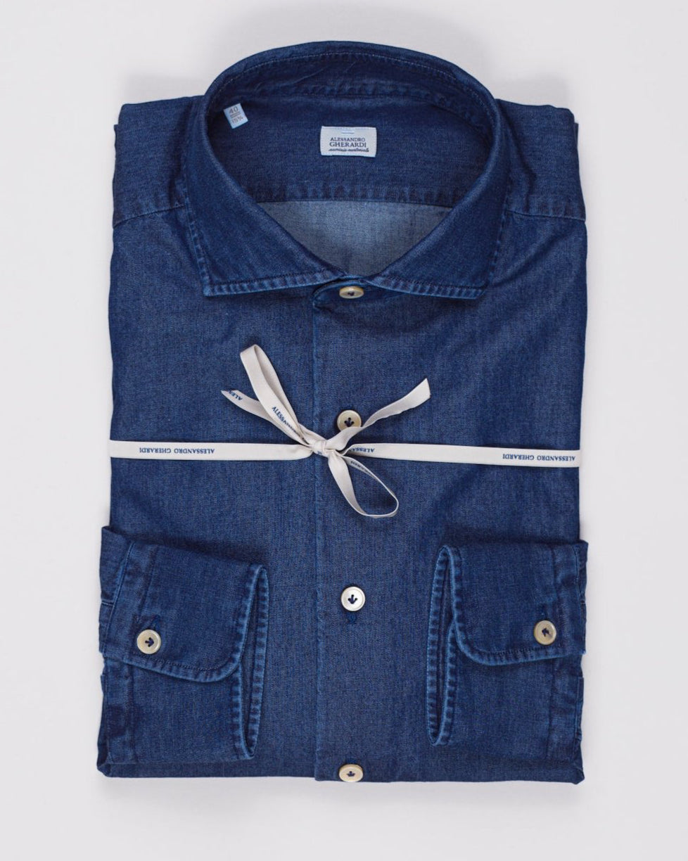 Composition: 100% Cotton
Article: 10AT 679
Color: Dark Blue
Removable collarbones
Single cuffs
Made in Italy Alessandro Gherardi Denim Shirt / Dark Blue