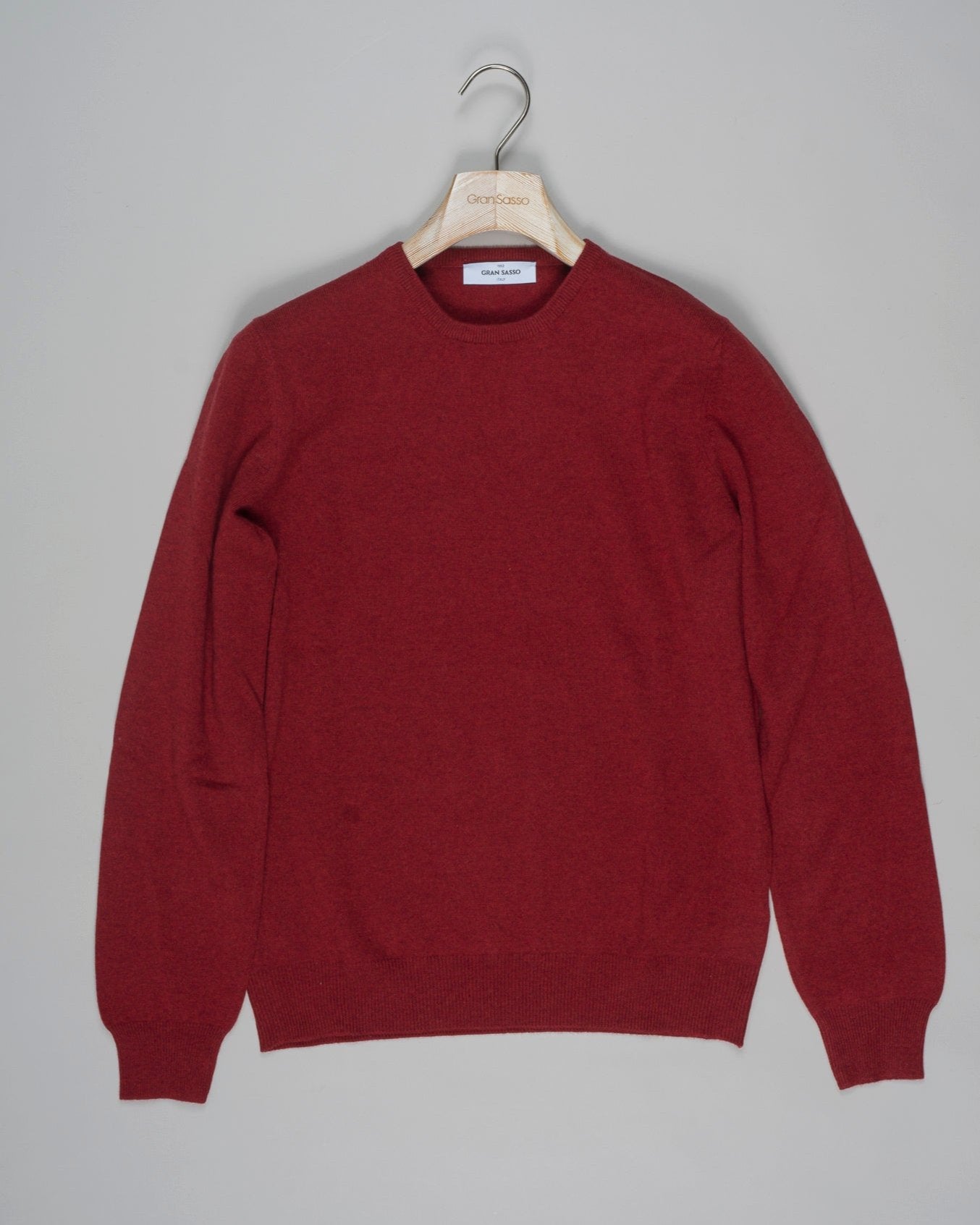 Article: 55159/19699
Color: 247 / Red
Composition: 80% Virgin Wool 10% Cashmere 10% Viscose
Made in Italy Gran Sasso Wool & Cashmere Crew Neck / Red