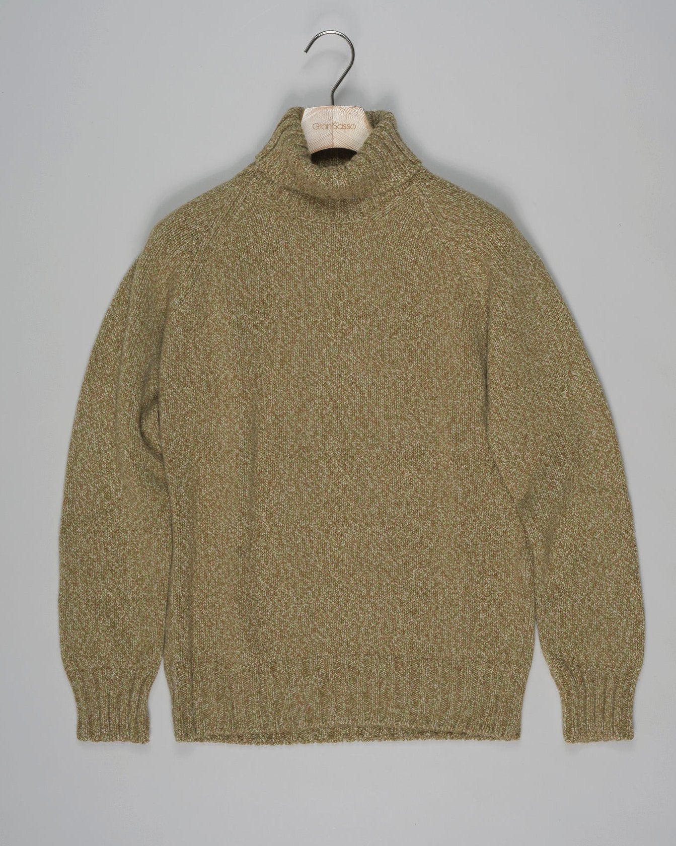 Article: 10182/15701
Color: 415 / Green
Composition: 97% Cashmere 3% Virgin Wool
Made in Italy Gran Sasso Multitone Cashmere Roll Neck / Green