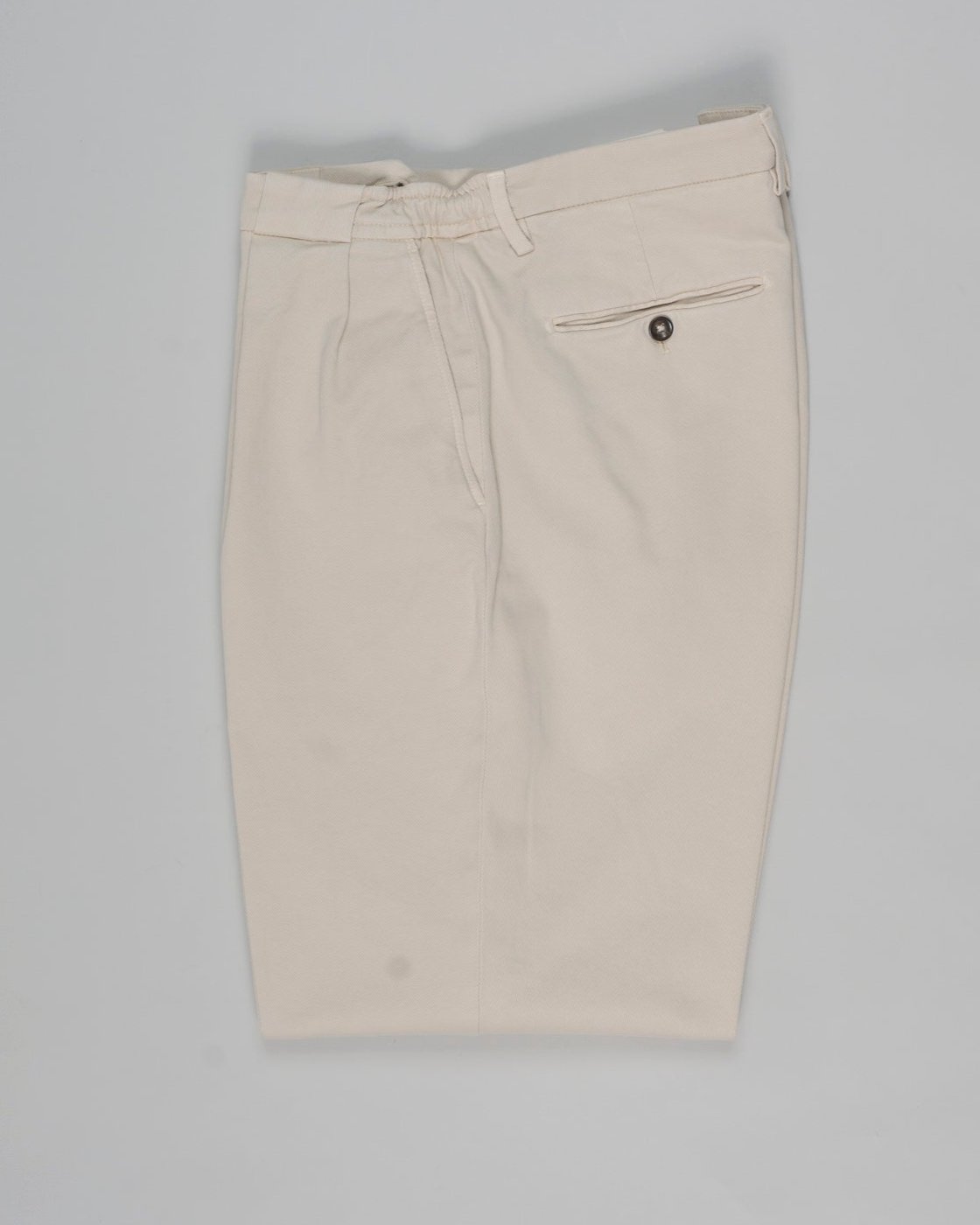 Article: 424180
Color: Ecru / 23
Composition: 98% Cotton 2% Elastan
Pleated front
Slanted side pockets
Beltloops
Beautiful color and broken in look and feel achieved by Garment dying process
Made in Naples, Italy Briglia Portobello Cotton Trousers / Ecru