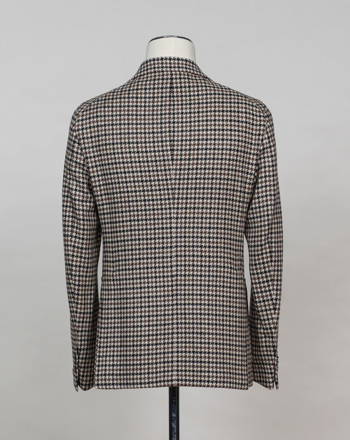 Fabric Exclusive for Tagliatore Tagliatore Checked Wool Mix Jacket / Brown Unlined Unconstructed shoulder Mod. 1SMC22K Art. 340178 Q Composition: 80% wo 20% Pl Made in Martina Franca, Italy